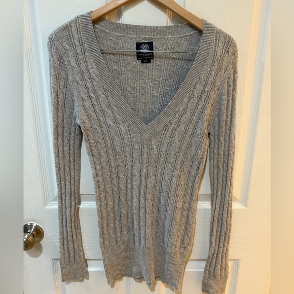 American Eagle Outfitters Gray V-Neck Sweater Twilight Vampire Diaries Y2K - Picture 1 of 6